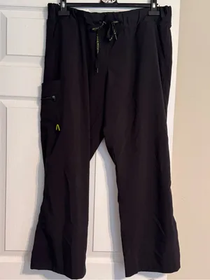 Women's Activate by Med Couture Black 8747 Yoga Cargo Scrub Pants Size XL Petite thumbnail 2