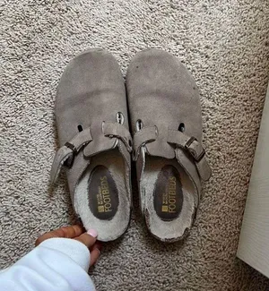 Clogs Size 9 thumbnail 1