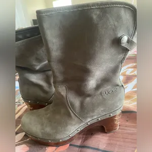 UGG Gray Boots with Suede Finish and Studded Detailing thumbnail 3