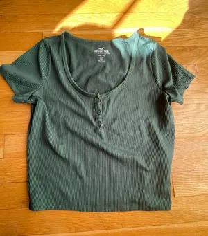 Hollister Tshirt thumbnail 1