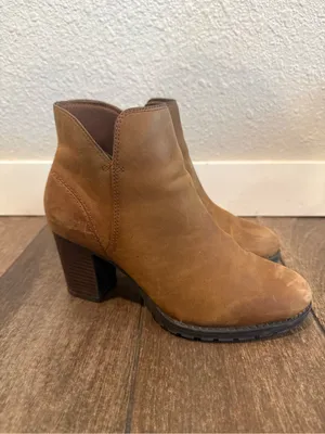 Clarks Boots Women Shoes Brown Leather‎ Ankle Booties Heels Zip Close Size 7.5 thumbnail 2