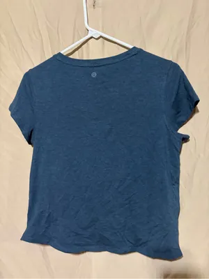 Lululemon T-shirt thumbnail 3