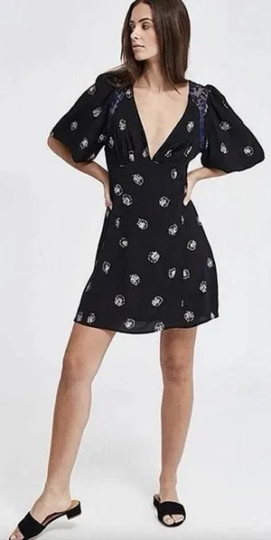 Free People Mockingbird Black Floral Deep V-Neck Open-Back Lace Mini Dress Sz 2 thumbnail 1