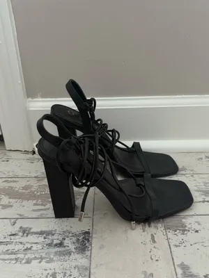olivia jaymes black heels Size 7.5 thumbnail 3