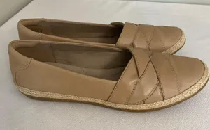 Clark’s tan women’s Danelly Shine loafer spadrilles size 10M thumbnail 1