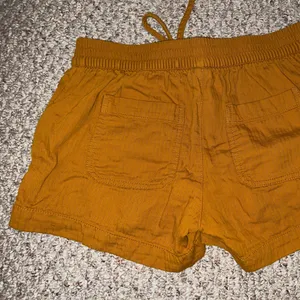 Old Navy Short thumbnail 2