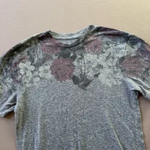 Structure Grunge Floral Roses Graphic Tee thumbnail 5