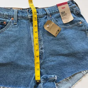 Levi's 501 Women's Distressed Cut-Off Shorts with Raw Hem Button Fly Size 33 NWT thumbnail 7