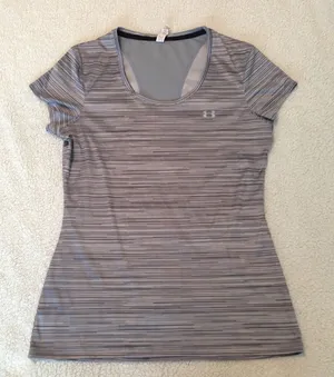 ‎Under Armour heat gear semi fitted gray stripe top S thumbnail 1