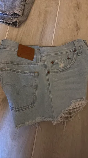 Levi 501 destructed Jean shirts sz 26 thumbnail 2