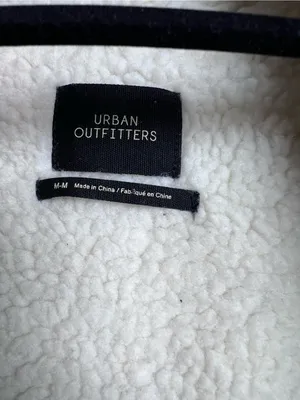 Urban Outfitters Women’s iets frans Puffer Batwing Sherpa Jacket Zip Up‎ Size M thumbnail 4