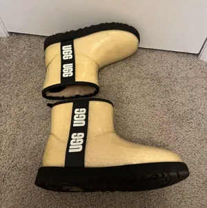 UGG Classic Clear Mini II Size 7 thumbnail 2