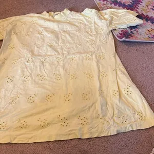 ASOS size 4 eyelet yellow dress‎ thumbnail 4
