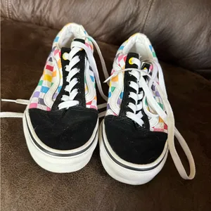 VANS Rainbow Checkerboard Old Skool Sneakers Women’s Size 6 Colorful‎ thumbnail 1