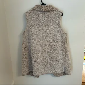 KoolaBurra by UGG Sherpa Vest Faux Fur Sleeveless Cozy Boho Beige Travel Size‎ L thumbnail 6