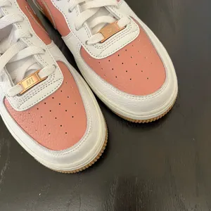 New NIKE Air Force 1 GS 'Rust Pink Summit White' thumbnail 4