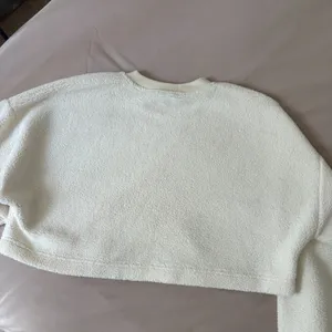 Aritzia Sunday Best Sherpa Cropped Sweatshirt - S thumbnail 4