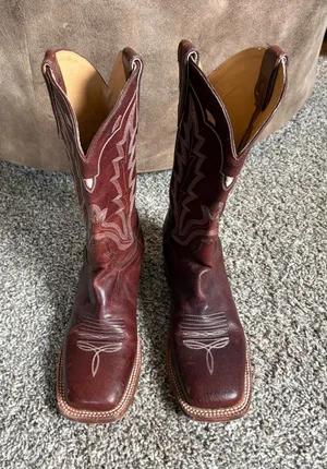 Size 9 Boots From Idyllwind by Miranda Lambert thumbnail 1