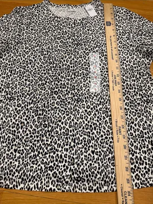Nwt Old Navy Everywear animal print short sleeve top size medium . thumbnail 4