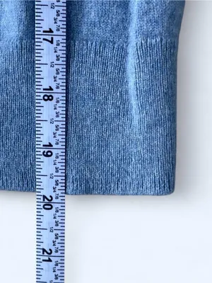 Quince Mongolian Cashmere V-Neck Sweater Faded Denim minimalist luxury XS thumbnail 7