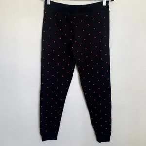 NWT‎ Revolve Plush Thermal Heart Pajama Scrunchie Set in Black Red thumbnail 6
