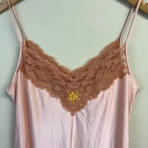 Shadowline Vintage Nylon Nightgown Sleep Dress Lingerie Peach Lace Size M thumbnail 2