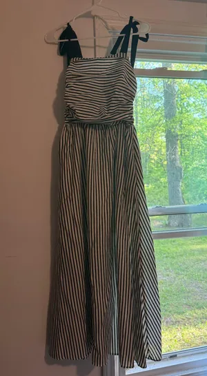 Shoulder tie boutique dress Multiple thumbnail 1