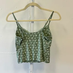Hollister Sage Green Floral Lace‎ Trim Cami Crop Top Medium Coquette Girl thumbnail 2
