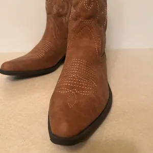 ETC Brown Heeled Boots size 10 thumbnail 4