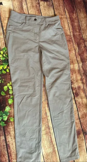 Lululemon Grey Pants Size 6 thumbnail 1