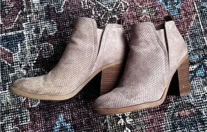 Universal Threads Tan Ankle Boots Size 7.5 thumbnail 1