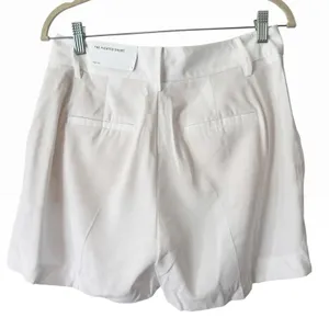 NWT Ann Taylor The Pleated Shorts White Size 2 thumbnail 2