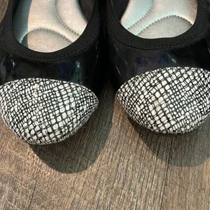 Kelly &‎ Katie Weslyne Black with Black &White Toe/Heel Ballet Flat Shoes 9 thumbnail 2
