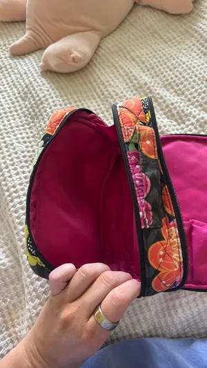 Vera Bradley travel case thumbnail 3