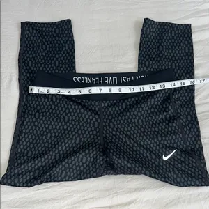 Nike Black Performance Leggings with Textured Pattern‎ Size Medium thumbnail 5