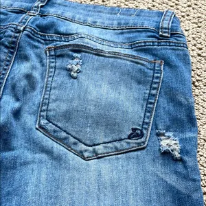 Indigo Rein Distressed Ankle Jeans in Blue thumbnail 13