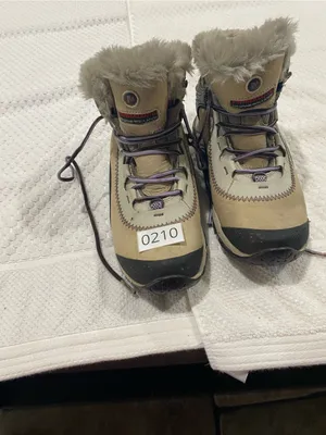 Vibram Beige and Brown Faux-Fur Trim Hiking Boots thumbnail 9