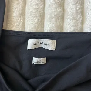 Aritzia Babaton Black Longsleeve Cropped Workout Top High Support Size XXS thumbnail 4