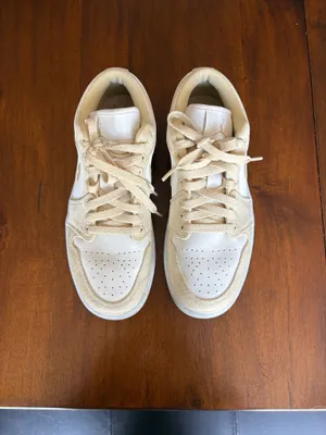 Air Jordan 1 Low SE thumbnail 2
