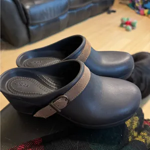 Crocs Sarah Clog Mule Dual Comfort Espresso 203631 Womens Size 7 thumbnail 2