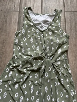 Sleeveless Olive Green Tie-Waist Midi Dress with Diamond Print thumbnail 3