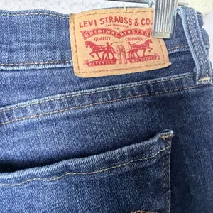 Levi's 505 Straight‎ Jeans Women 12 Dark Wash Blue Stretch Denim Mid Rise Retro thumbnail 6