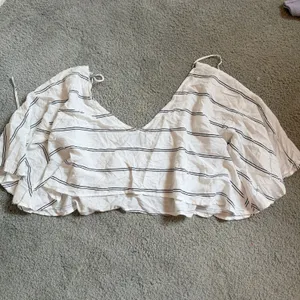 VICI Crop Top Womens XS White Striped Tie Back‎ Boho Flowy Bell Sleeve Blouse thumbnail 8
