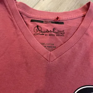 Pressbox Red V-Neck T-Shirt Georgia Bulldog size small thumbnail 3