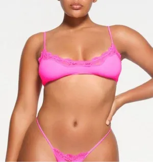 SKIMS Fits Everybody Lace Scoop Bralette XS thumbnail 1