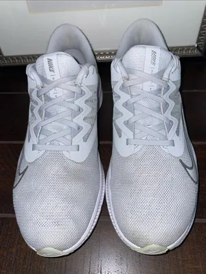 Nike Quest 3 Women’s Running Shoes Sneakers Size 8.5 Platinum / Metallic Silver thumbnail 4