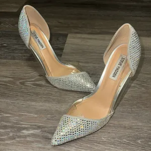 Gorgeous Steve Madden Silver Heels thumbnail 2