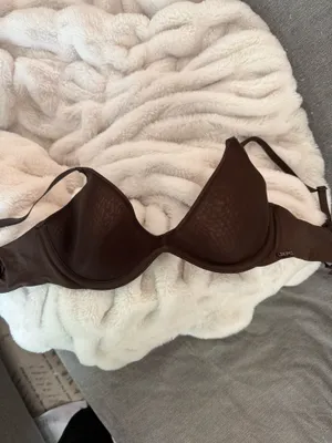 SKIMS Weightless Scoop Bra thumbnail 4