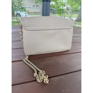 Beige Crossbody Shoulder Bag Gold Chain Strap Flap Clasp Faux Leather thumbnail 2