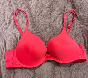 Aerie Red Women's push up T-Shirt Bra - Smooth Padded Support thumbnail 1